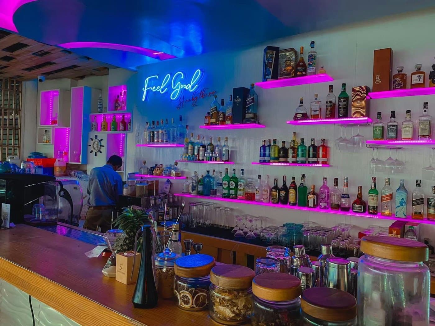 ร้าน Feel Good อาหารและบาร์ริมทะเล